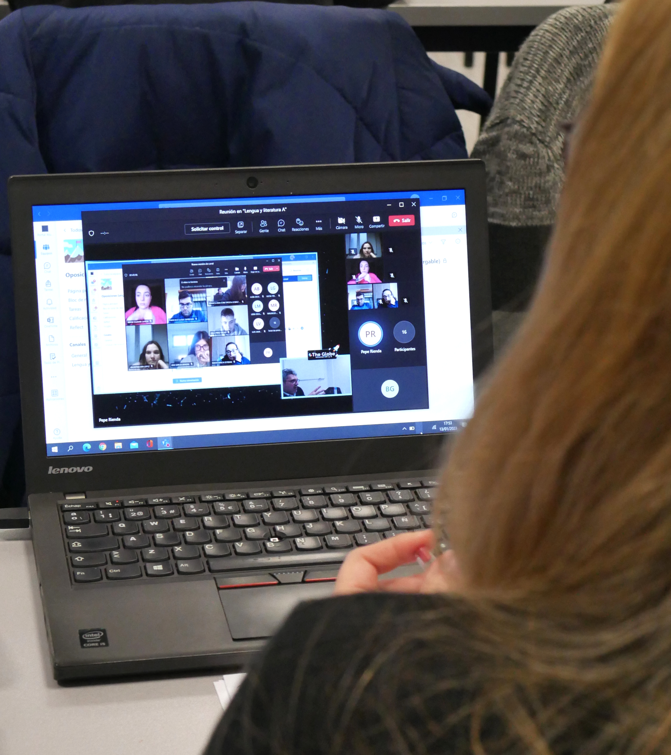 Clase online con alumnos